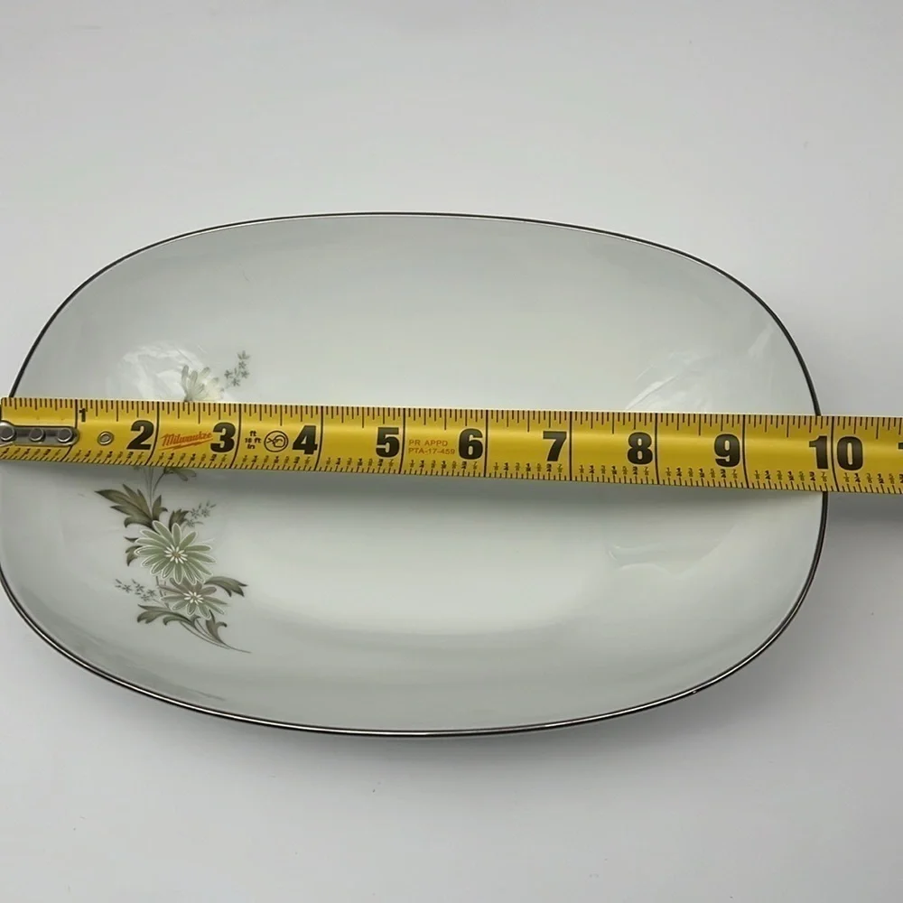 Noritake Soroya 6853 Oval Serving Dish‎ Light Green Daisy Simple Floral Pattern